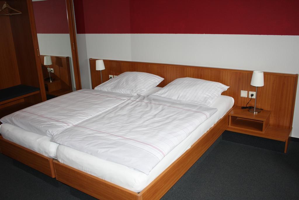 Energie17 Hotel Sarstedt Kamer foto